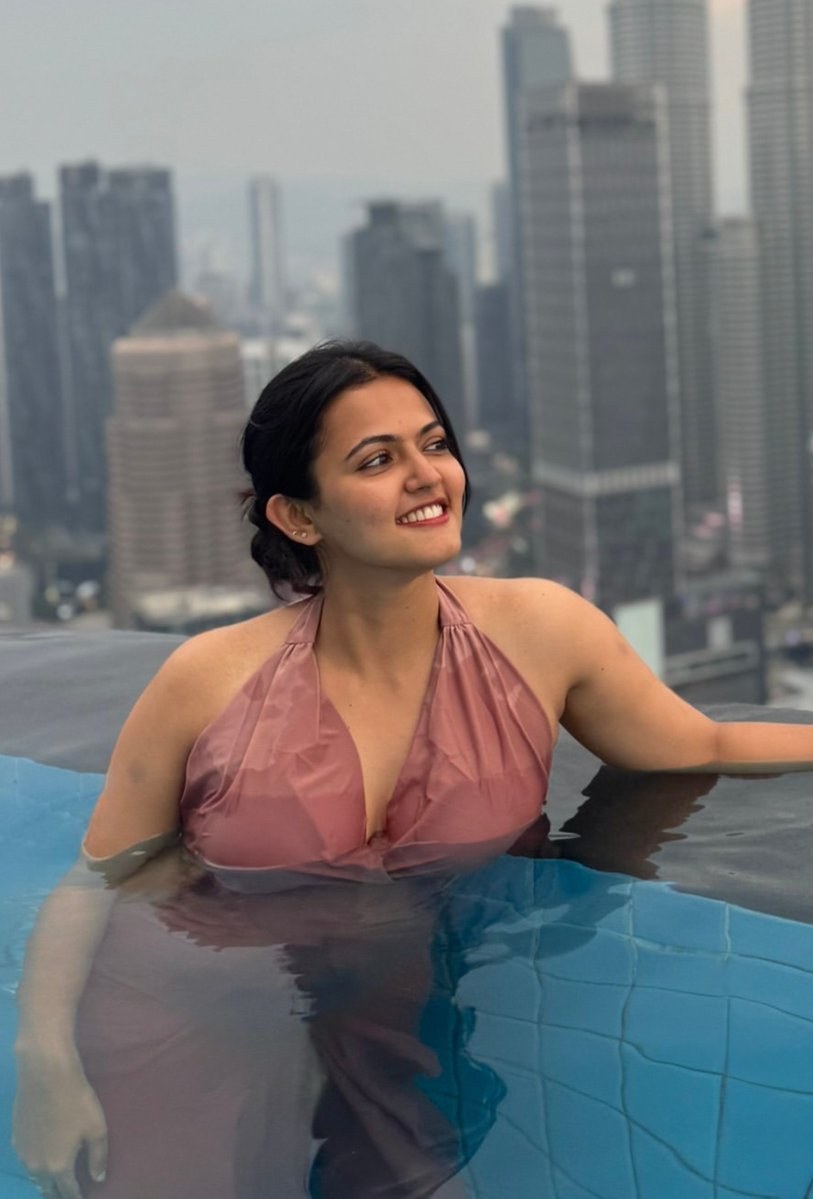 hypperealist's tweet photo. Aparna 👍
#Aparna #AparnaDas https://t.co/HmKfvIPbiC