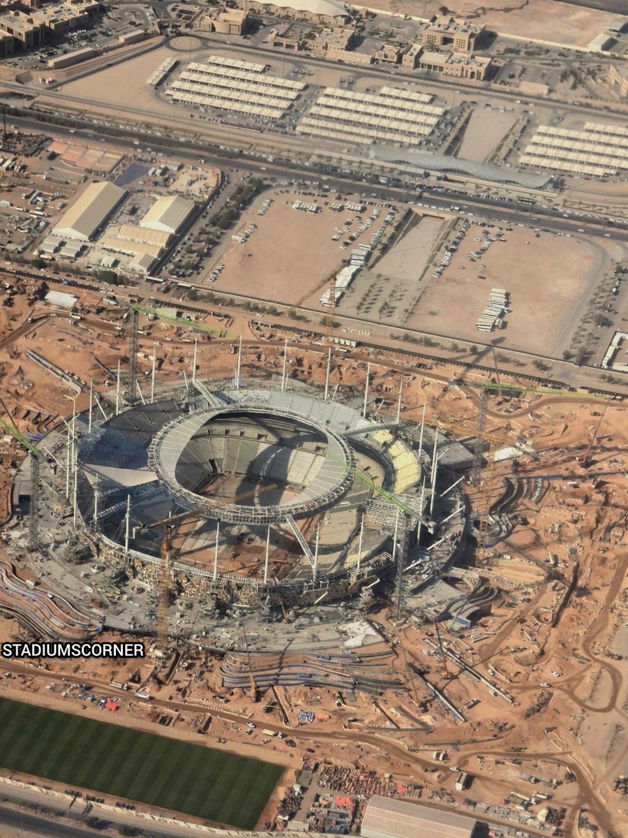stadiumscorner's tweet photo. يوم وطني عظيم 🇸🇦  من #درة_المستقبل 
مشروع تطوير مدينة الملك فهد الرياضية 

جزء أول مُكتمل من تكسية سقف الملعب ( الخيمة )

هنا في هذا الملعب وتحديدا في تاريخ 7يناير 2027 
سنشهد إفتتاح كأس أمم آسيا للمنتخبات 2027 بمواجهه منتخب فلسطين 

نسخة لأول مره تقام في أرض المنتخب الذي صال وجال في القارة الآسيوية نسخة نطمح فيها لاستعادة المجد القاري 🏆

#زاوية_الملاعب #stadiumscorner
