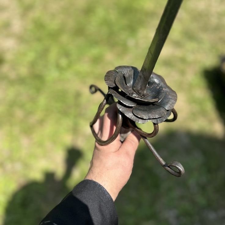 auroraakiss's tweet photo. Rose Sword🖤 https://t.co/HXHvMh01ai