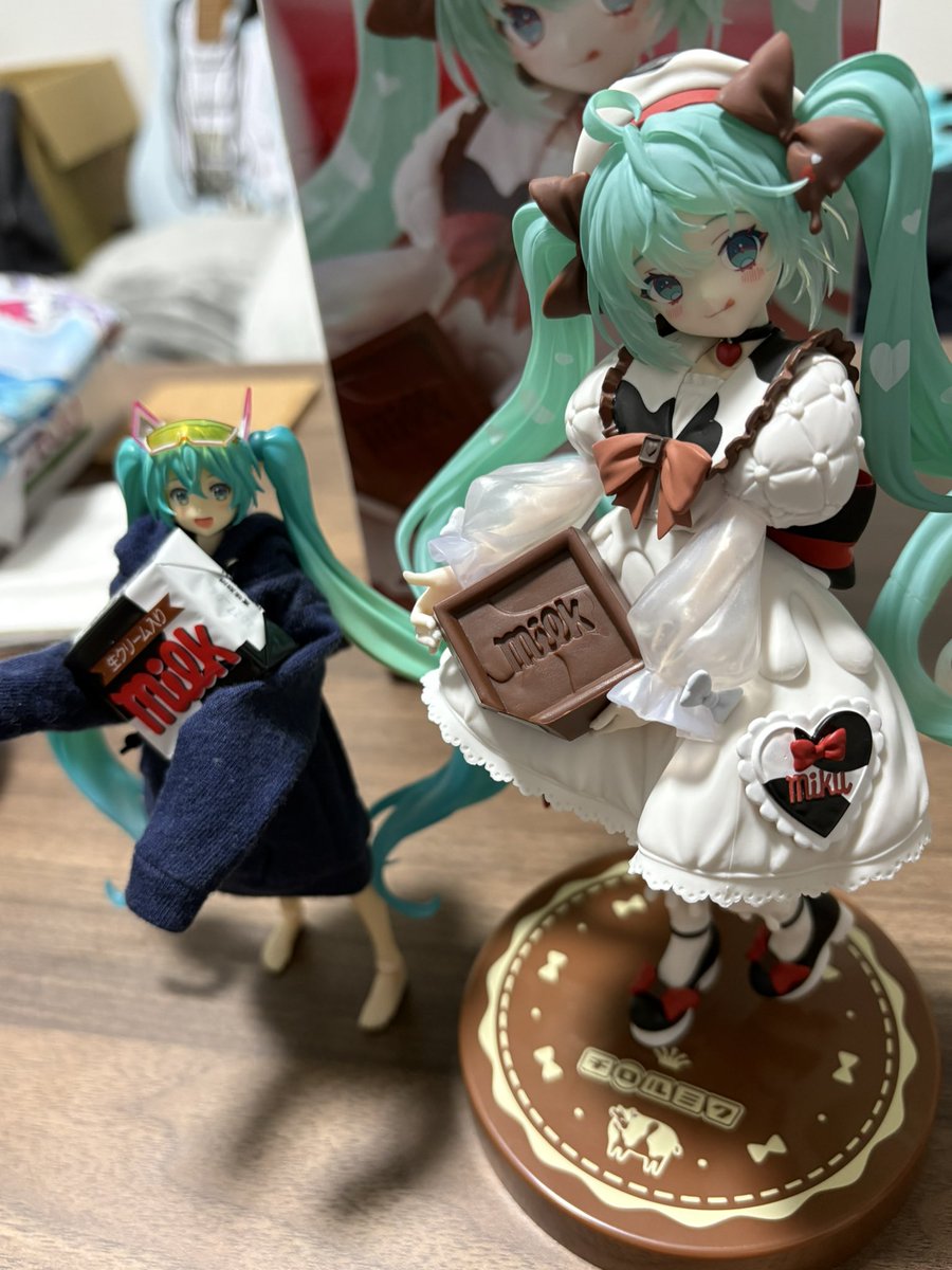 Hatsune01_love's tweet photo. 譲り受けたチロルミクさんとトゥちゃん
#figmaster https://t.co/55JnoJtche
