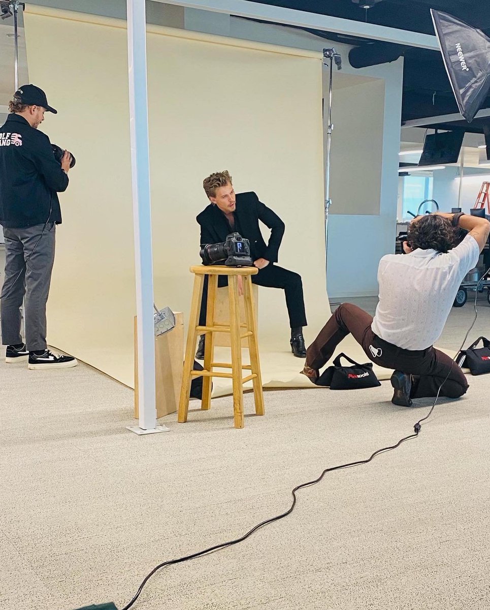 beautifulbutler's tweet photo. Austin Butler for The Los Angeles Times, December 2022 

📸 Brandon M Young https://t.co/qrlsfkYr6o