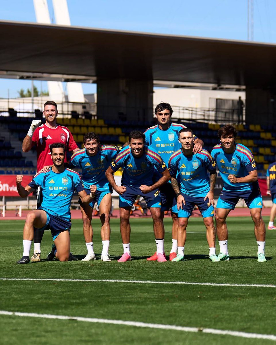 BarcaTimes's tweet photo. Winning team 🇪🇸😎 https://t.co/INLmq50PfW