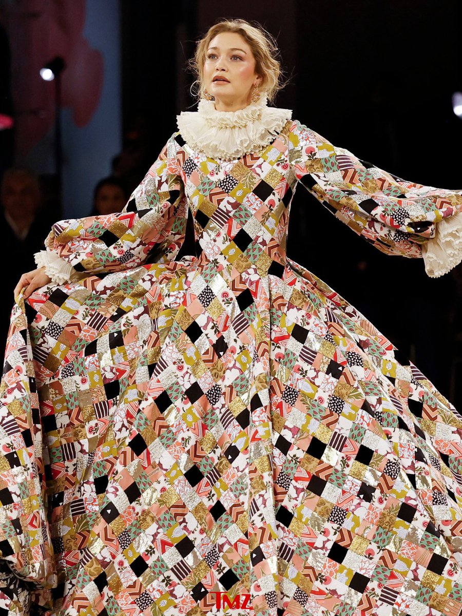 TMZ's tweet photo. Milan Fashion Week is officially underway, with stars looking gorgeous on and off the runway at Vogue World: Milano! 🌟😎

📸: Getty https://t.co/F0zvoSUTur