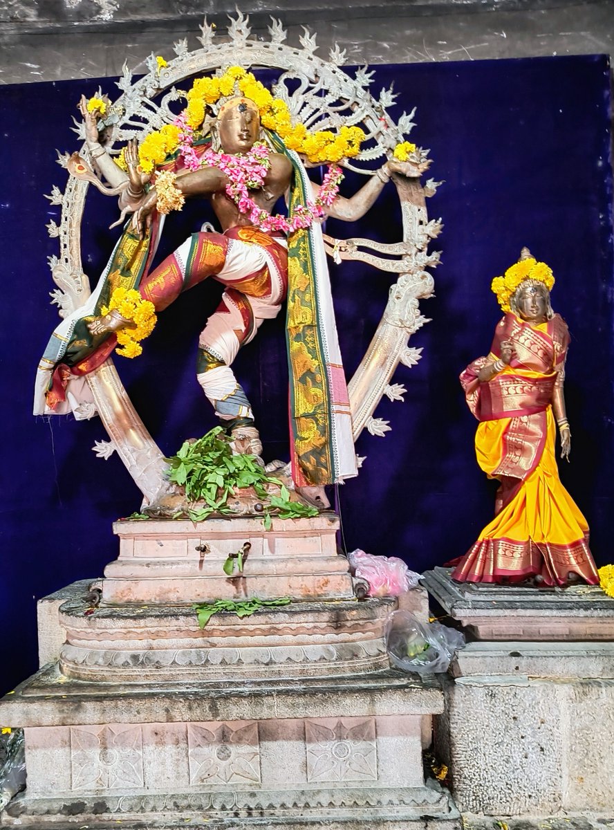 anya_wanders's tweet photo. Chola Nataraja bronzes capture Shiva’s Ānanda Tāṇḍava, the dance of bliss.

Cast in bronze through the lost-wax process, the image unites creation, destruction and liberation: drum, flame, raised foot and Apasmara transform cosmic theology into movement. https://t.co/Y8AD7VyoiI