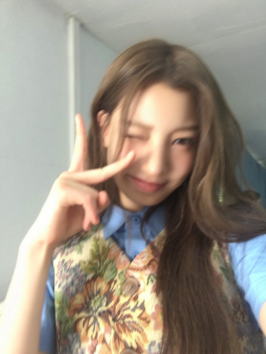 Sakissslage's tweet photo. #서연 wev post 🤗🤗 https://t.co/9OAAO089KU