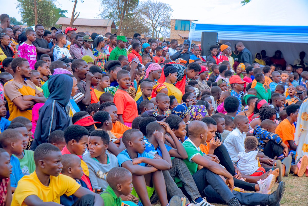NgomaDistrict's tweet photo. Iki kiganiro cyitabiriwe n'Umuyobozi w'Akarere wungirije ushinzwe imibereho myiza y'Abaturage, @MukayirangaGlo1 , Umuyobozi w'Imishinga yo guteza imbere Urubyiruko muri @RwandaYouthArts ,Kalinda Pierre n’Umuhuzabikorwa w’Inama y'Igihugu y’Urubyiruko mu Karere, Safi Olivier. https://t.co/WvcSSgB55v