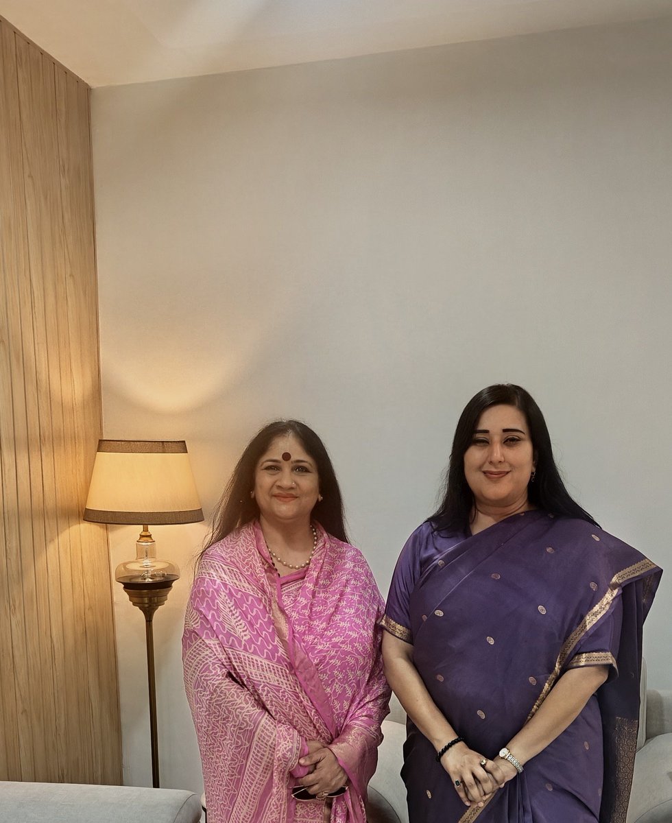 pujatiwariBJP's tweet photo. मेरी छोटी बहन,
प्यारी सांसद सुश्री  @BansuriSwaraj जी को भाजपा द्वारा उत्तराखंड की सह-प्रभारी नियुक्त किए जाने पर हार्दिक बधाई एवं शुभकामनाएं🌷

 यह नई जिम्मेदारी उनके संगठनात्मक अनुभव और नेतृत्व क्षमता को एक नया आयाम देगी🙏

स्नेही बांसुरी,तुम्हारी इस नई जिम्मेदारी पर एक बड़ी बहन के रूप में मुझे बेहद गर्व है🤗

माँ भारती की सेवा के इस नए दायित्व में आपको निरंतर सफलता प्राप्त हो,यही शुभकामना🇮🇳

ढेरों बधाई और शुभकामनाएं💐
@narendramodi