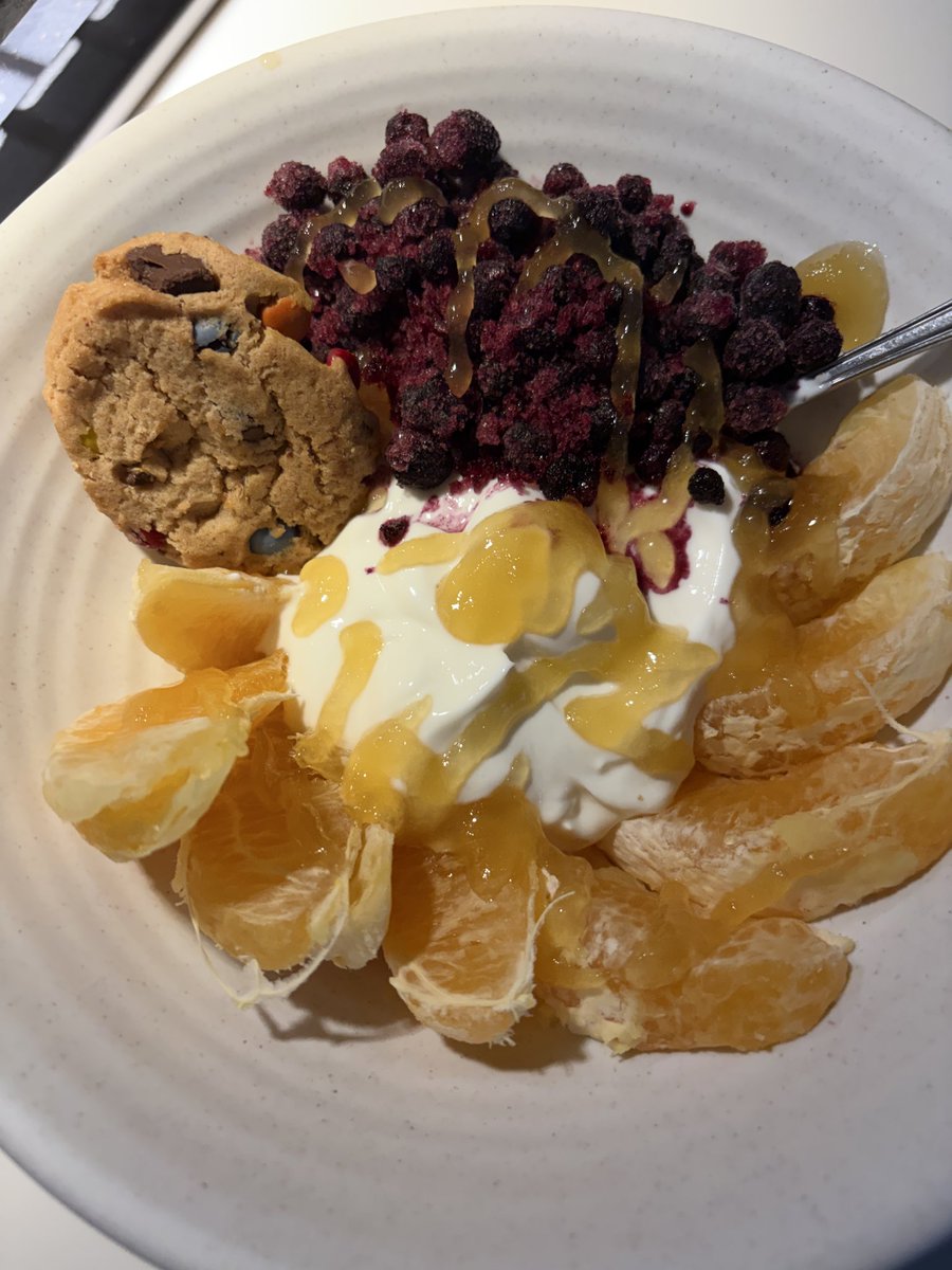 purple_image2's tweet photo. Loaded yogurt bowl yumm https://t.co/4VcpTufHno