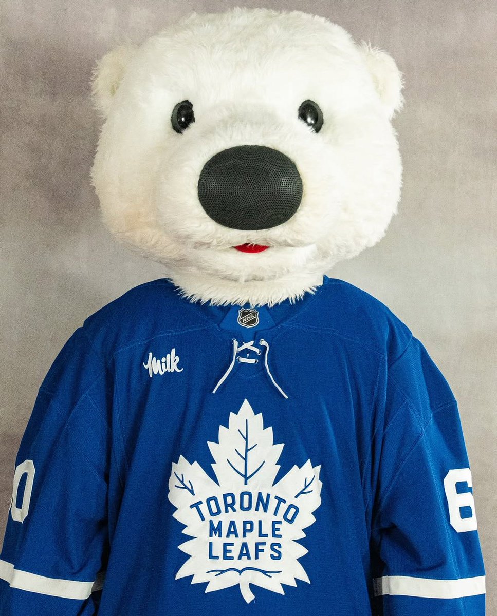 scuderialeafs's tweet photo. carlton's the cutest mascot LOOK AT HIMM https://t.co/8tf7AsxW1i