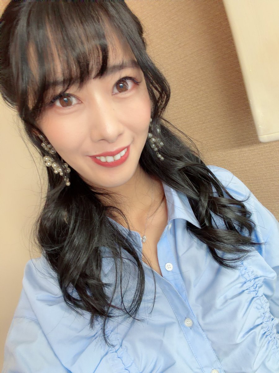 yukarimaeda's tweet photo. 帰ってから大爆睡をしてしまって
今目が覚めました😂
今日は伊藤さくらさんとの
人はお酒を飲むと歌が下手になるのか説【検証ライブ】でしたが
ありがとうございました✨
楽しかったけど私はやっぱりお酒は終わった後に飲むのがちょうどいいかも🤣
第二回目があったら
またお待ちしてますね🫶 https://t.co/gHoYjCL9gE