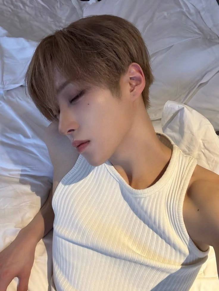 Whykwk's tweet photo. 어뜩해 늘 레전드 셀카만 찍어오시나요 https://t.co/aUJijDUaCq