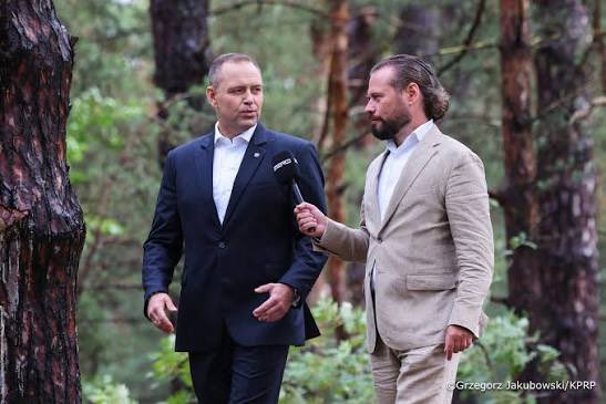 karol_karolix's tweet photo. Dzisiejszą Polską powinno rządzić pokolenie Jana Pawła II a nie niemieckich i ruskich agentów 🤮 https://t.co/nAf5Ye80g9