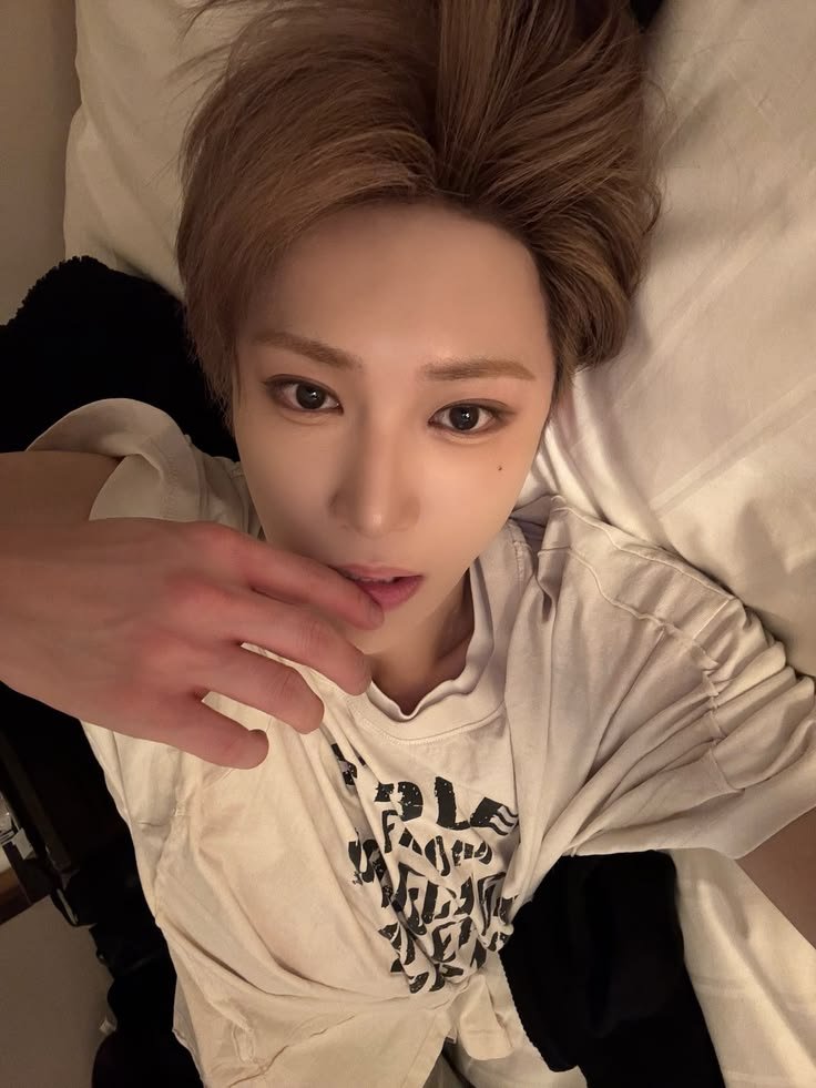 Whykwk's tweet photo. 어뜩해 늘 레전드 셀카만 찍어오시나요 https://t.co/aUJijDUaCq