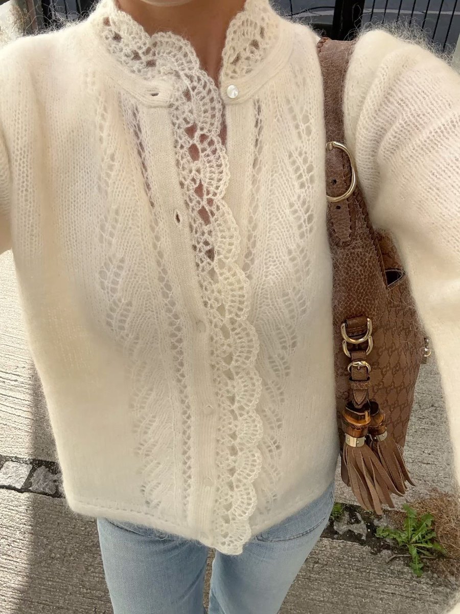 thegenesisbl0ck's tweet photo. This is why I’ve learnt to knit after I’ve always SWORN I wouldn’t (was too grandma coded). But clothes are poorly made nowadays and they’re made with awful materials. Now I can freely create what I want with my own hands. 

Apart from all of that, I think it’s very chic. https://t.co/81aFC7IA0M