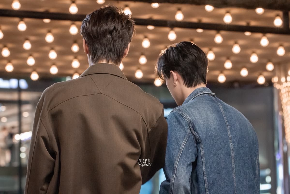 latteworld_'s tweet photo. เขินไส้ดิบดิวธีว่ะว่ะ ทำไมวะ ทั้ง ๆ ที่น้องธีก็สูงตั้ง 188 cm. แต่ทำไมพอมายืนข้างพี่ดิว ตุวถึงหดลงจึ๋งนึง สองคนนี้ห่างกันแค่ 5 cm. ด้วยซ้ำ ำำ คันหัวว่ะว่ะ https://t.co/9WJ5c9C8xT