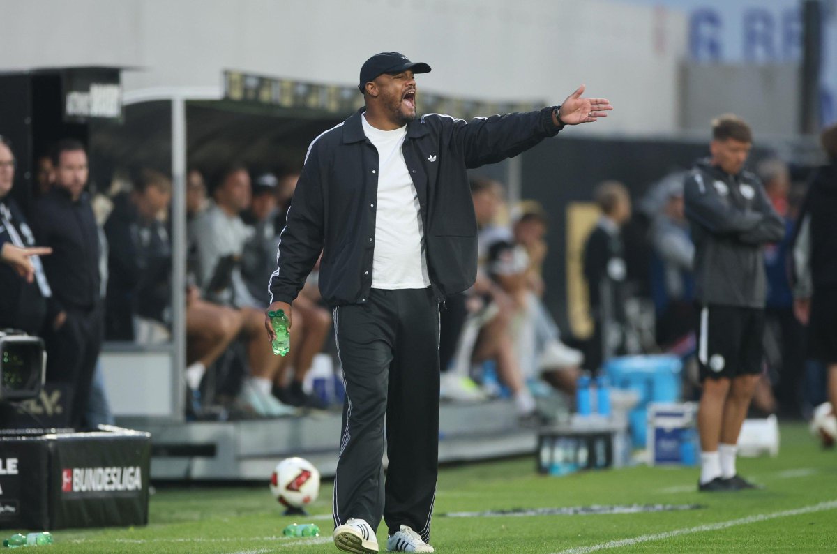 iMiaSanMia's tweet photo. At the half time of the game against Elversberg, Vincent Kompany, usually known with his level-headed approach, showed his players his tough side. The coach vented his frustration during the break, and even struck his tactics board. The reason for his anger in Elversberg was his team’s performance, despite the fact that they had gone 1-0 up at the break

Among other things, Kompany was unhappy with Josip Stanišić and made that clear to him. Dayot Upamecano was also addressed. Even goalscorer Lennart Karl wasn't spared Kompany's criticism - the coach didn't like Karl's celebration, shushing the crowd in Elversberg. The player apologized after the game 

What annoyed Kompany was that his players lacked the basics and didn't show commitment in the first half - so he let his anger show and made his point forcefully

[@kessler_philipp, @mano_bonke]