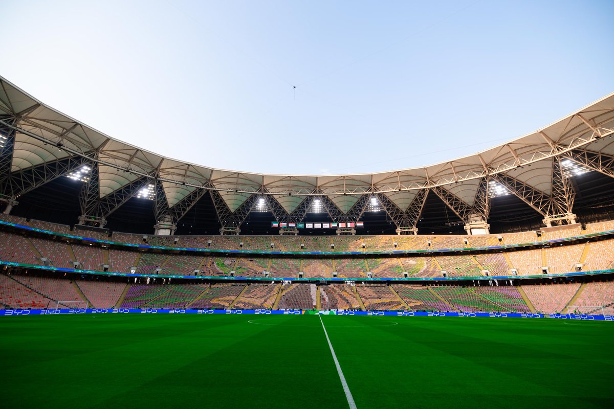 MnbrAlhilal's tweet photo. ملعب الإنماء جاهز لـديربي الخليج 🇸🇦🇰🇼🔥 https://t.co/c4nEukhUVm