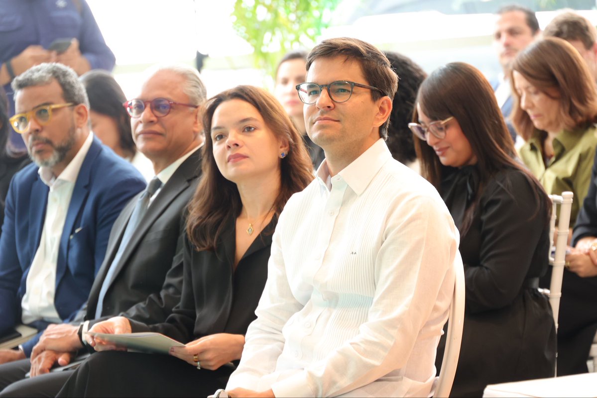 ANJE_RD's tweet photo. ANJE celebra con éxito la 3ra edición de Ciudades Inteligentes y Movilidad Sostenible.

 #ANJE
#CiudadesInteligentes 
#MovilidadSostenible https://t.co/HnE9MS88Ec