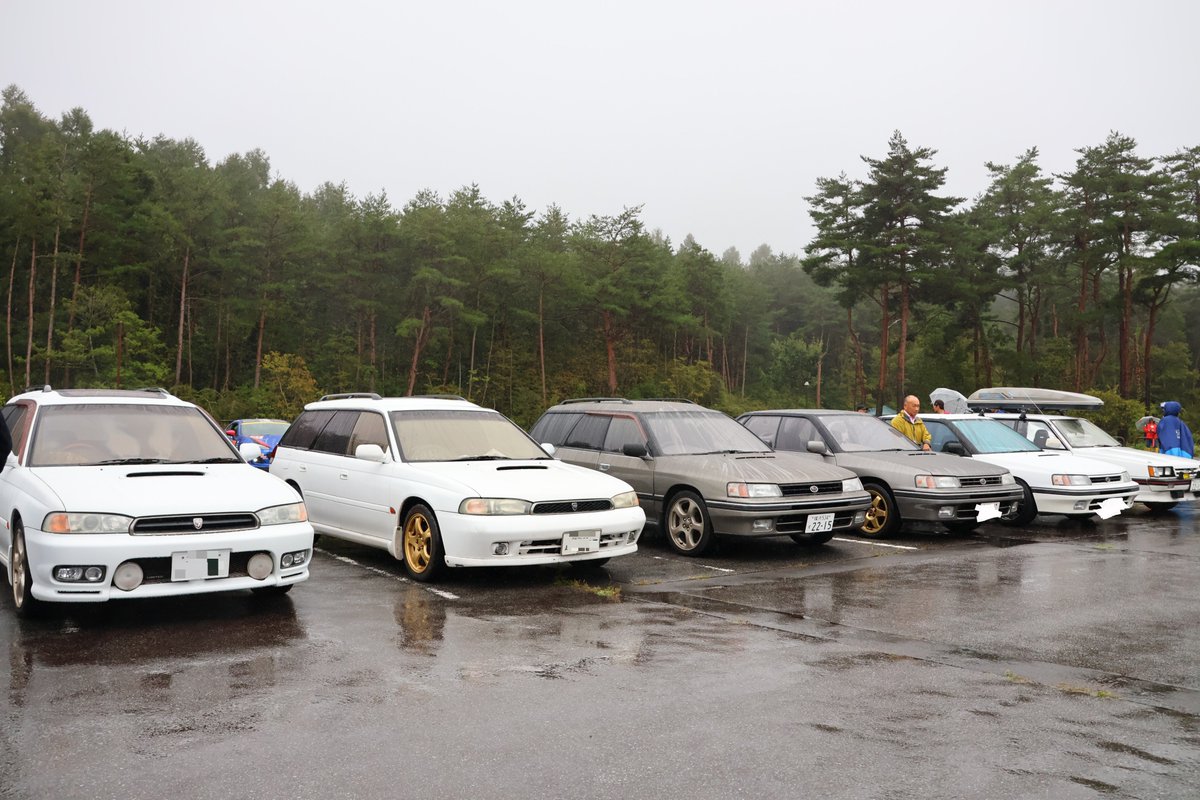 fuuki62023746's tweet photo. #富士でスバルの秋祭り

BOXERさん所有のGC8 WRCマシンの生音が聴けて鳥肌ものでした！
最後にはフォロワーさん達とレオーネ、初代、２代目並べが出来て嬉しかったです！
新たに51E 屋根付きBGのオーナーとも繋がることができました☺️

お会いした方々もありがとうございました🙇 https://t.co/w70SWs1NwX
