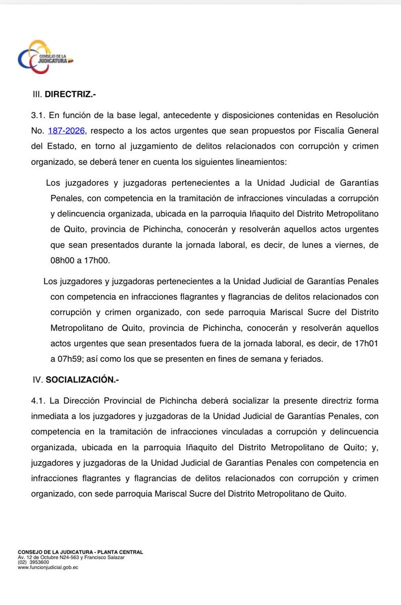 zambranogise06's tweet photo. La Res. 187-2026 olvidó los actos urgentes (vigilancias, seguimientos, interceptaciones, allanamientos, detenciones, incautaciones sin audiencia y otros derivados del 230.1) Con DIRECTRIZ 2026-032 del 17 de septiembre 2026 la Dirección Nacional de Gestión Procesal CJ escinde las competencias respecto a los actos urgentes presentados por Fiscalía en materia de corrupción y crimen organizado: 1) la Unidad de Garantías Penales de la parroquia Iñaquito, conocerá los actos urgentes presentados de lunes a viernes, de 08h00 a 17h00. 2) la Unidad de Garantías Penales con competencia en infracciones flagrantes de la parroquia Mariscal Sucre, conocerá los actos urgentes de 17h01 a 07h59 y los que se presenten en fines de semana y feriados. Aquí las preguntas de rigor: Se consideraron las competencias privativas del Art.230.1 COFJ, la sentencia vinculante 9-22-IN/22 de la Corte Constitucional y la Res. 07-2023 de la Corte Nacional? La ley permite esta escisión no considerada siquiera en la Res. 187-2026 CJ? Leo los razonamientos jurídicos 👇🏻