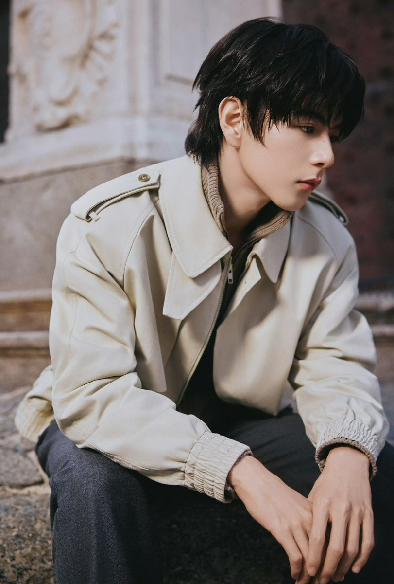 859G9's tweet photo. The blend of Lyu Sitong’s distinctive charisma and MM6 MAISON MARGIELA’s design will be absolutely breathtaking.

Aylio stuns at Milan Fashion Week

#LyuSitong
#AylioMFWSS27
#MM6XLyuSitong https://t.co/AGsVmhVoGj