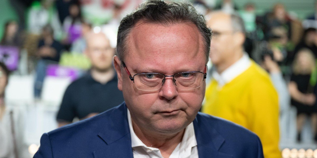 Damian14985937's tweet photo. pan lewak popiera szokujące zachowanie rzeczniczki praw dziecka -czego się spodziewać po  lewakach po takich ludziach https://t.co/xVqp5CxFTY