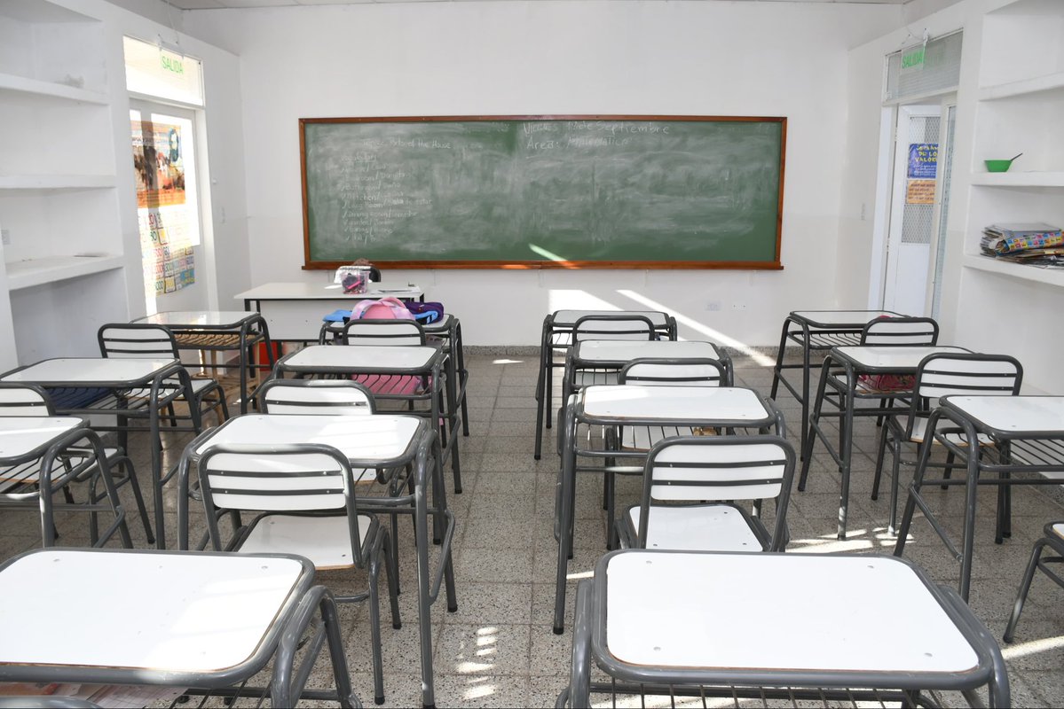 GustavoSaenzOK's tweet photo. Después de 15 años de espera, la comunidad wichí de El Obraje tiene la escuela que tanto soñó.

El nuevo edificio de la escuela Monte Sinaí, en Salvador Mazza, es una realidad. Un lugar donde nuestros chicos podrán aprender, crecer y construir sus sueños.

Cuando la obra quedó paralizada, tomamos la decisión de terminarla, porque para este Gobierno la educación siempre fue y será una prioridad.

¡Que sea el comienzo de muchos sueños, aprendizajes y oportunidades! ♥️