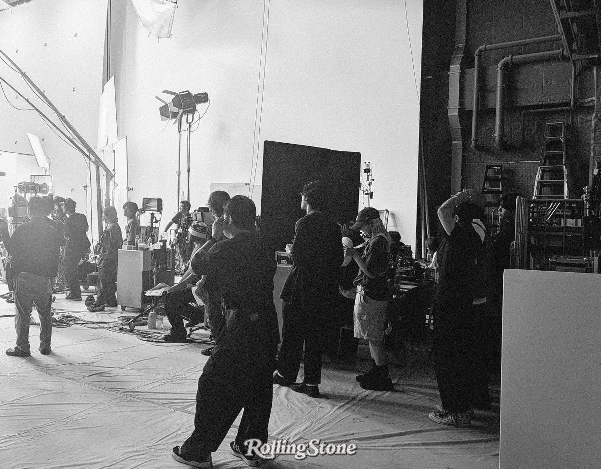 rollingstonejp's tweet photo. 【明日発売】特集：𝗕𝗠𝗦𝗚 𝗖𝗿𝗲𝗮𝘁𝗶𝘃𝗲 𝗟𝗮𝗯
「カルチャーの“次の一段をつくる」BMSG Creative Labのクリエイティブ論

━━━━━━━━━━━━━━━━

▼Amazon
https://t.co/1osbTQec88

BE:FIRSTが表紙を飾る最新号では、BMSGのクリエイティブを担うBMSG Creative Labを全10ページで特集。

JINとYU TSUBAKIが、その成り立ちと制作思想を語る。「新章突入」渋谷ジャック、歴代BMSG FES、「BLACK RECORDS」、そしてBMSG FES’26──完成形の裏側にある対話と試行錯誤を、貴重な制作資料とともに紐解く。

@BMSG_official #BMSG