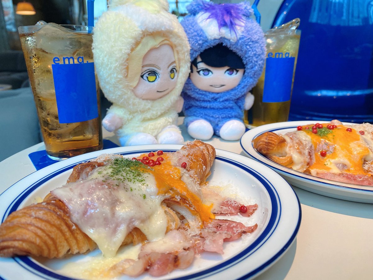 Wa0xd7's tweet photo. カフェ🍽️💜💛 https://t.co/PE5rgqa0X0