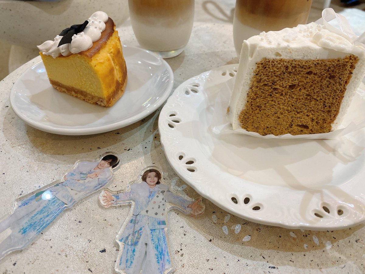 Wa0xd7's tweet photo. カフェ🍽️💜💛 https://t.co/PE5rgqa0X0