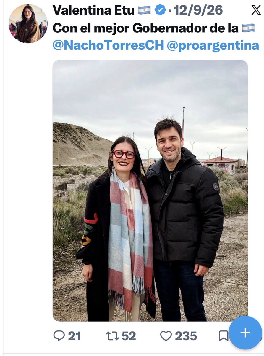 Patlem5's tweet photo. Me cuentan en que Ciudad/pueblo/paraje chubutense vive esta chica ??? O es troll capitalino? Parece que desconoce la realidad de CHUBUT. Aparece en la foto con Lacunza , en primera línea…🤔🤔🤔 https://t.co/wSEB4dLS9P