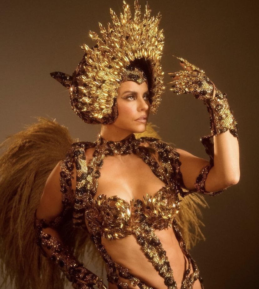 barrracao's tweet photo. 🚨 AGORA: Paolla Oliveira é a nova rainha de bateria da Imperatriz Leopoldinense. https://t.co/PckEH33OLN
