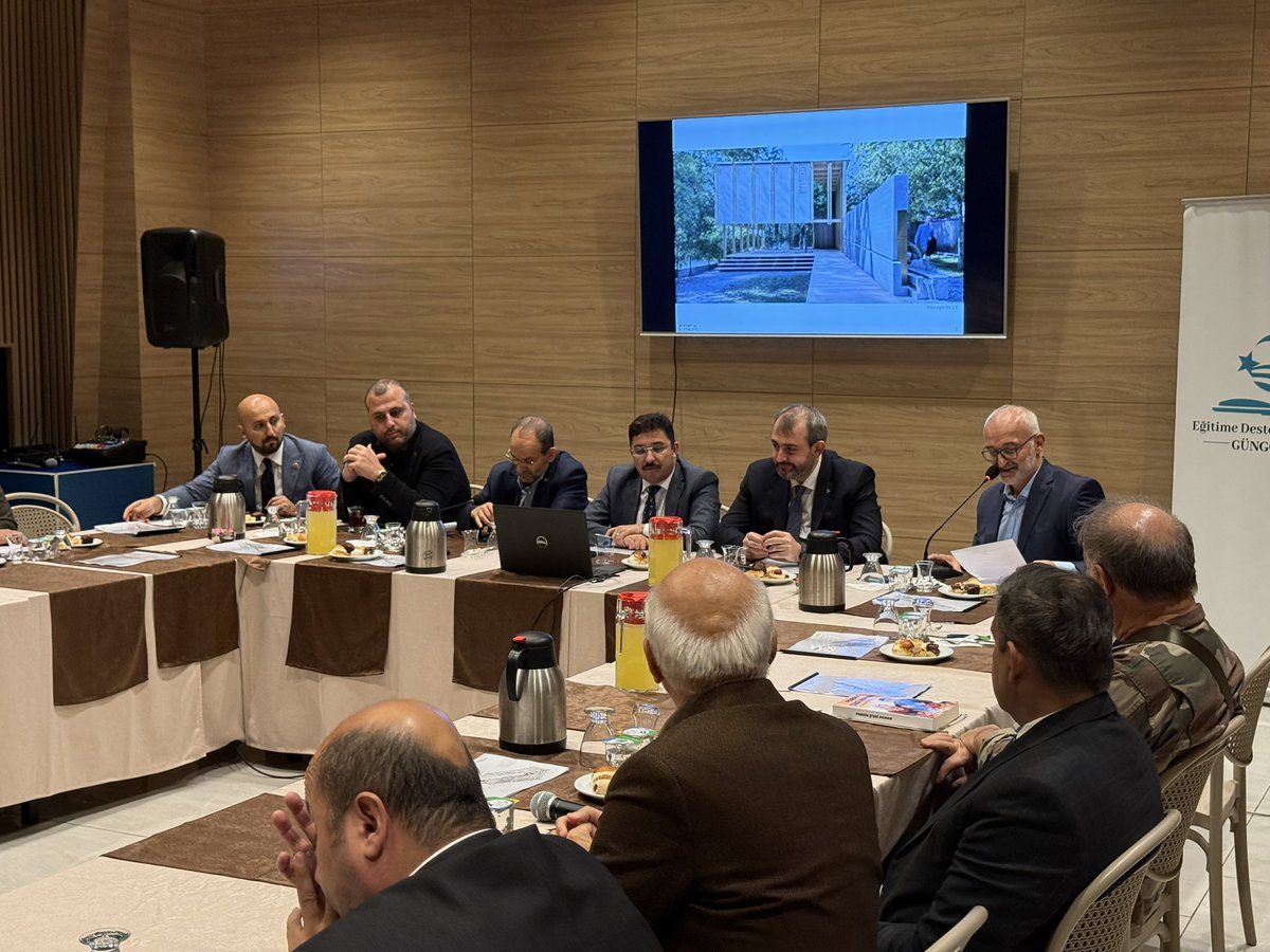 dvrnyalcinkaya's tweet photo. Güngören Eğitime Destek Platformu’nun Eylül Ayı İstişare Toplantısı’na katılım sağladık.

Eğitim alanındaki çalışmaların ve ilçemizdeki eğitim faaliyetlerinin değerlendirildiği toplantıda, Eğitime Destek Platformu Genel Başkanı Sn. Zeynel Önal ile bir araya geldik.

Güngören’imizin eğitimine katkı sunmak için hep birlikte çalışmaya devam. 🇹🇷

@abdullahozdemir 
@abdullah70krmn 
@AkPartiGngren