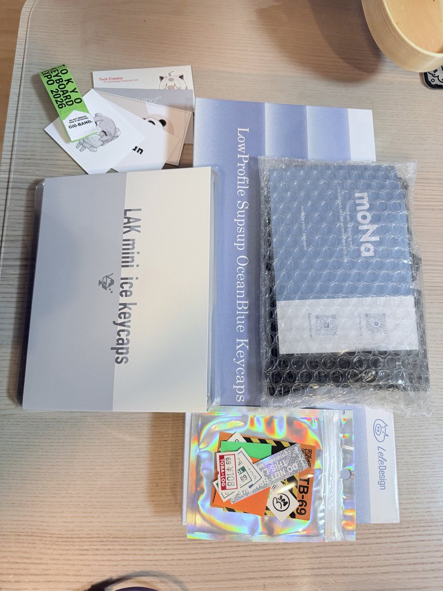 Art3mi6's tweet photo. #tkx26
戦利品⌨️
キーキャップめっちゃ綺麗な線🧊✨
抽選最初の当選者でキーキャップを🏖️
1年越しの念願moNa2は、帰って子どもと約束あったので明日以降組み立て🔨
購入するともっと沼を知りたくなった
今後の目標は、はんだ付けと3DP購入🔥
極楽イベントありがとうございました🙏 https://t.co/6jTd52xIHl