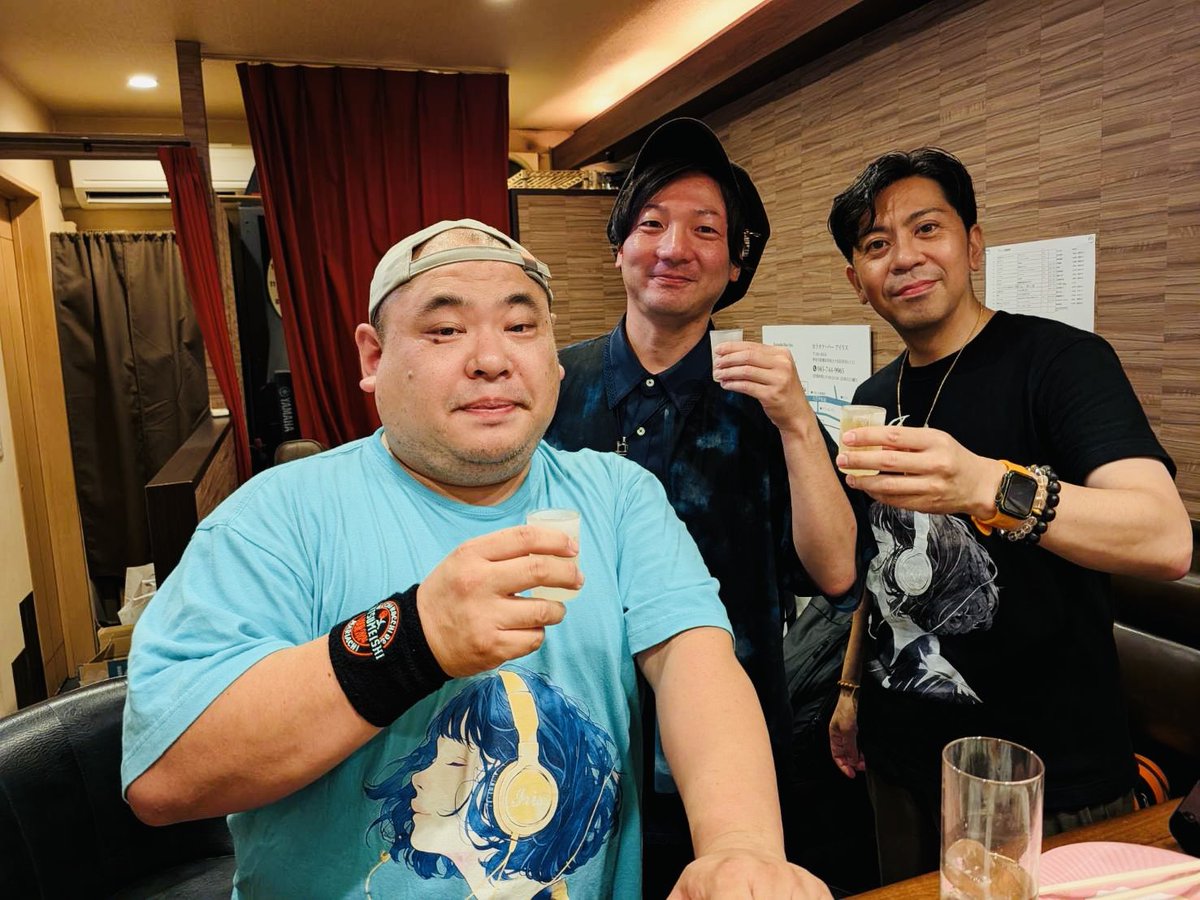 nakayan_yasu's tweet photo. アイリス音楽祭❗️
には参加できなかったけど、夕方からアイリス行きました💦
アイリスの常連さんはほんと良き人ばかり😄
アイリスの周年パーティーに少しでも参加できてよかった😊
ほんとおめでとうございます🎊🍾㊗️
来年はガッツリ参加できたらいいなぁ🎶 https://t.co/P80AWzYN8O