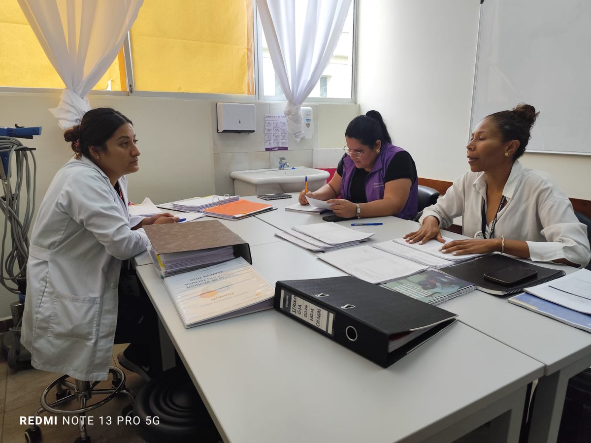 HGeneralMacas's tweet photo. 📍 #MoronaSantiago | En el marco de la #ReCertificaciónESAMyN🫃🏽del @HGeneralMacas🏥, la Comisión Provincial monitorea al personal operativo que mantiene contacto con pacientes gineco-obstétricas y la aplicación del instructivo dirigido al personal que no tiene contacto directo. https://t.co/qhDfLw7kX9