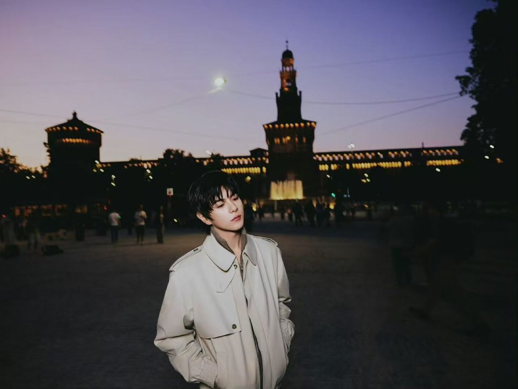859G9's tweet photo. Prepare yourselves, Lyu Sitong will attend MM6 MAISON MARGIELA’s show, bringing wonderful visuals from Milan Fashion Week.

Aylio stuns at Milan Fashion Week

#LyuSitong
#AylioMFWSS27
#MM6XLyuSitong https://t.co/4ZjNOv9DHD