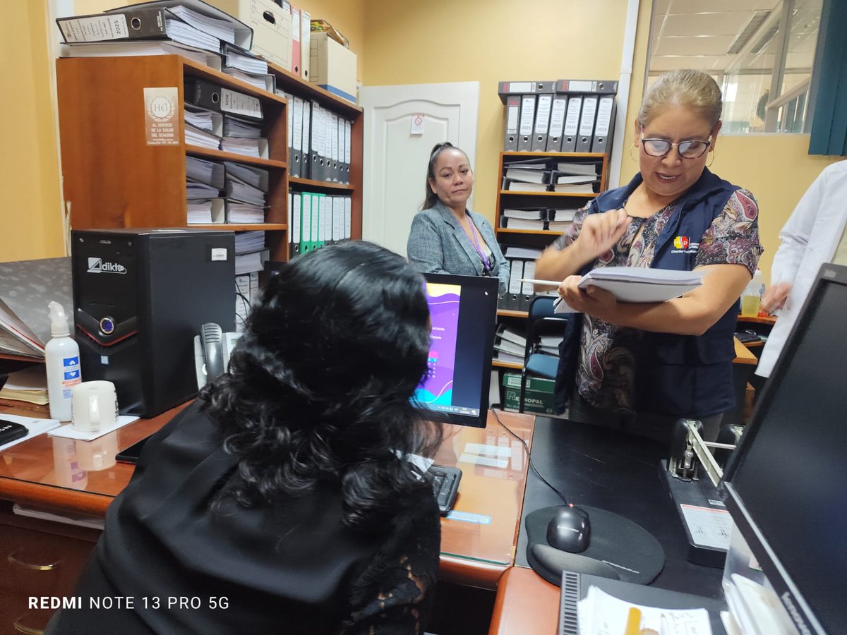 HGeneralMacas's tweet photo. 📍 #MoronaSantiago | En el marco de la #ReCertificaciónESAMyN🫃🏽del @HGeneralMacas🏥, la Comisión Provincial monitorea al personal operativo que mantiene contacto con pacientes gineco-obstétricas y la aplicación del instructivo dirigido al personal que no tiene contacto directo. https://t.co/qhDfLw7kX9