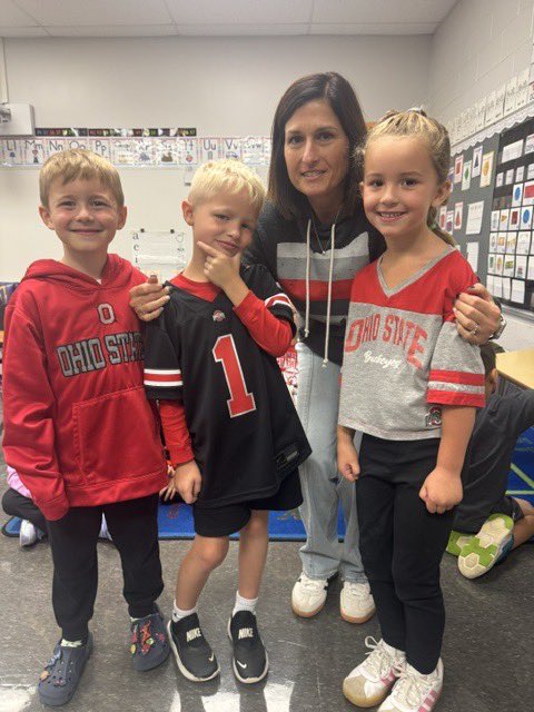 AVONELC's tweet photo. AELC Homecoming Spirit Week!  Favorite Team Day ♥️ @AvonLocalSch https://t.co/bcxYXlhBJU