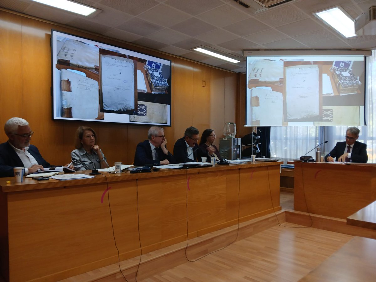 HistoriaMod's tweet photo. Estamos de enhorabuena🤩
Hoy ha tenido lugar el concurso para la promoción a catedrático de nuestro compañero @jfpardo68. Un merecido reconocimiento a su trayectoria académica y a su dedicación a la investigación, la docencia y la gestión universitaria.
¡Enhorabuena, Juanfran!🥳 https://t.co/geXonbDJjx