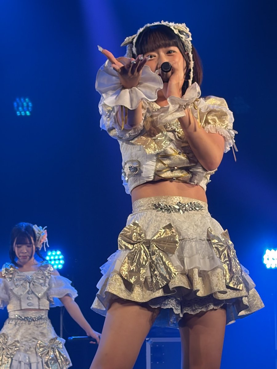 Gundam915's tweet photo. トワブル初のZepp、最高でした
何より親しんできた久しぶりの白金衣装を見られて嬉しかった
初めて見るこの衣装の推しもいつも通り可愛かったです
#望乃りり 
#もちのりりまる https://t.co/y0wMrVieU1
