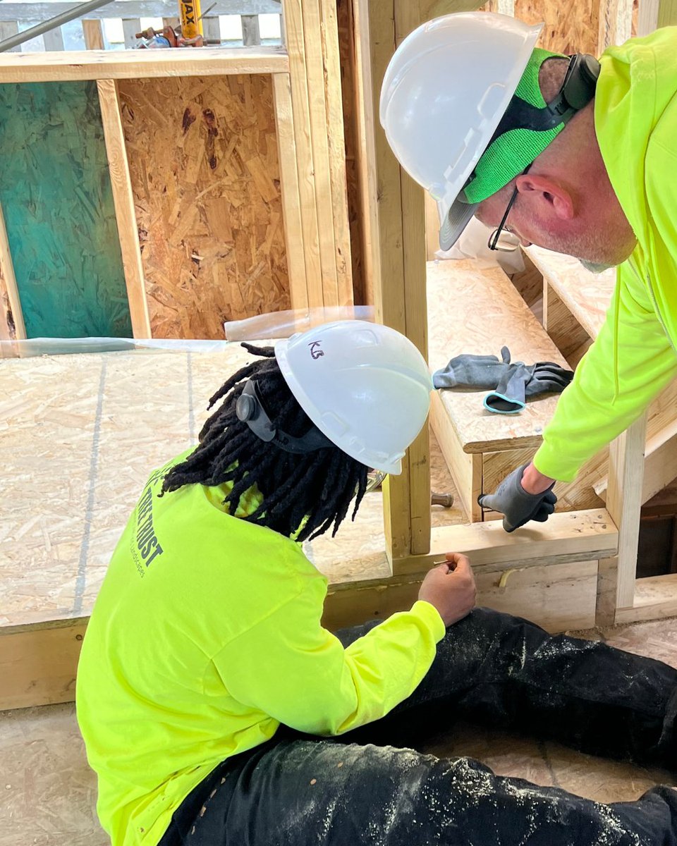 TreeTrust's tweet photo. During #WorkforceDevelopmentMonth, we're recognizing the hard work, determination, growth, achievements, and impact of our Career Pathways staff and trainees. @TreeTrust is proud to empower the next generation of #SkilledWorkers while supporting communities.

#FutureReadyCareer https://t.co/xhrI1QTz1u