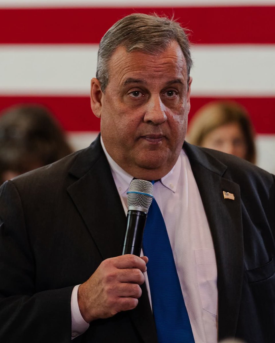 dcopechatter's tweet photo. Newsmax is reporting that former New Jersey Governor Chris Christie is considering another run for the White House in 2028. 🙄 😂

Chris Christie and run do not belong in the same sentence! 🤣 https://t.co/JLBusZNq8w