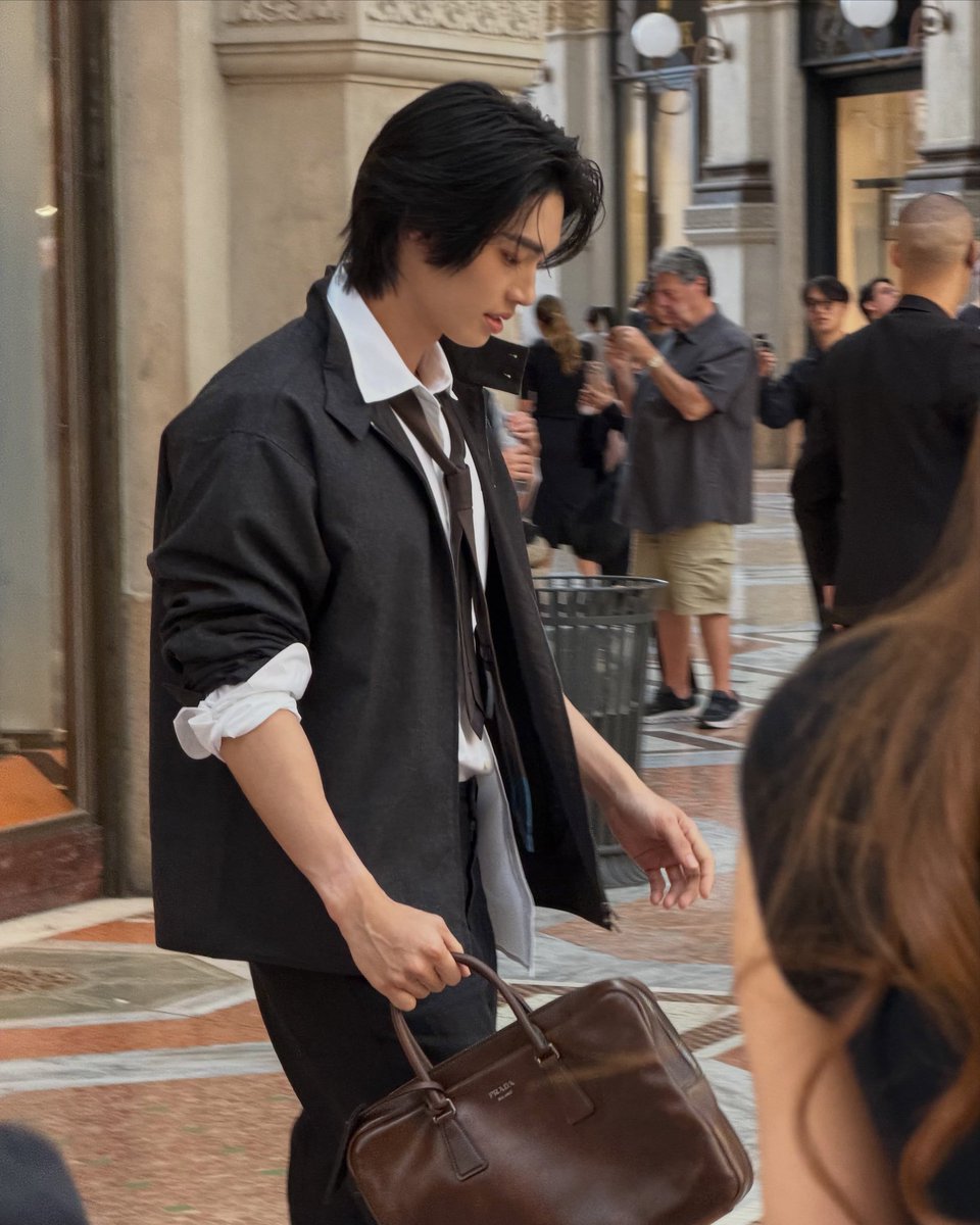 myyoursmile's tweet photo. คอนเท้นจาก Prada Galleria ใช่ปะ กี้ดดดดดดดด https://t.co/bAyI75RtfM