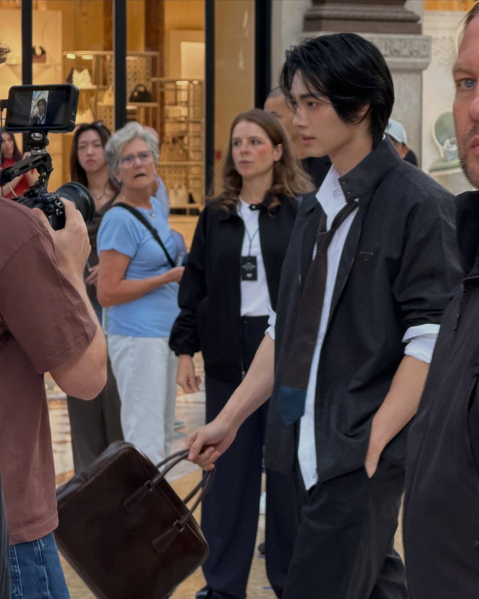 myyoursmile's tweet photo. คอนเท้นจาก Prada Galleria ใช่ปะ กี้ดดดดดดดด https://t.co/bAyI75RtfM