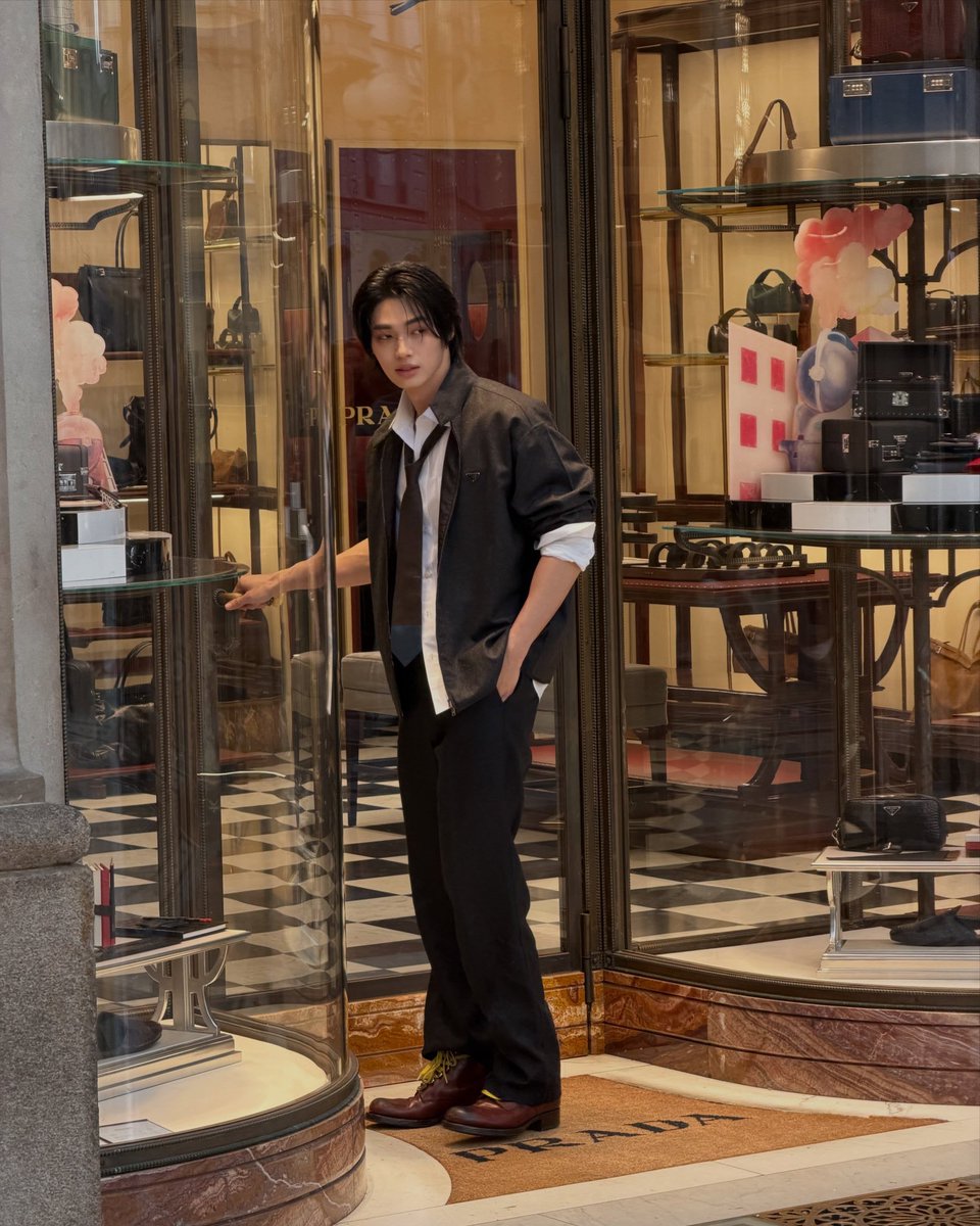 myyoursmile's tweet photo. คอนเท้นจาก Prada Galleria ใช่ปะ กี้ดดดดดดดด https://t.co/bAyI75RtfM