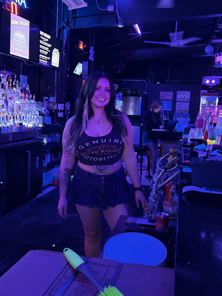 EyzWideShut_0's tweet photo. EYZ IS OPEN TONIGHT! #tampa #tampaevents #tampabay #tampaclubs #tampasingles #tampalifestyle https://t.co/KYHy4TIti3