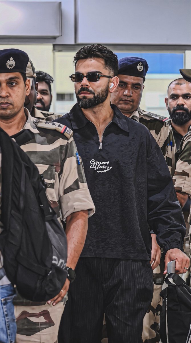 Phobiadad's tweet photo. THE KING IS BACK. 👑🇮🇳

Virat Kohli has landed in Thiruvananthapuram, Kerala. The wait is over — ODI KING KOHLI IS BACK! 🐐🔥

#ViratKohli #KingKohli #TeamIndia https://t.co/QR5d7lbixI