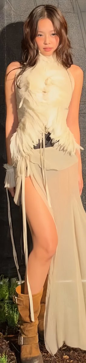 jnkarchivee's tweet photo. The ultimate festival queen. https://t.co/DdXVMD1XN7
