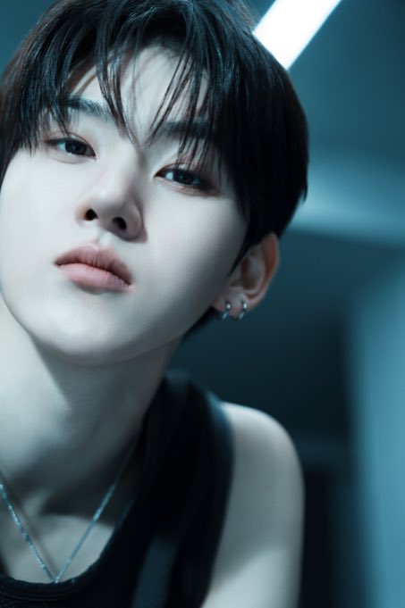 Talk_alot_of's tweet photo. 아니 구라안치고 이사진을 확대해서 볼수가 엊ㅅ음 내가 너무 변태되는거ㅜ같아서 와 진짜 저 개미친놈 https://t.co/jDc1mEFPYi